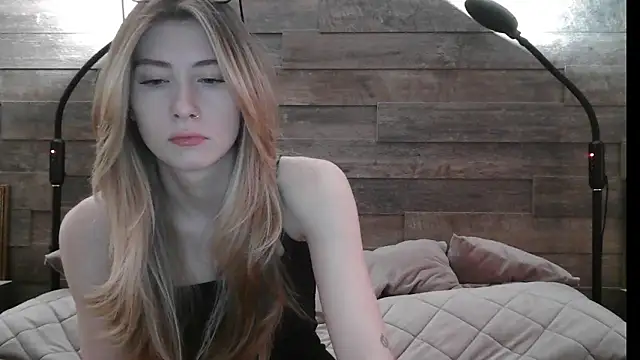 ErikaShyy online show from 02.21.25