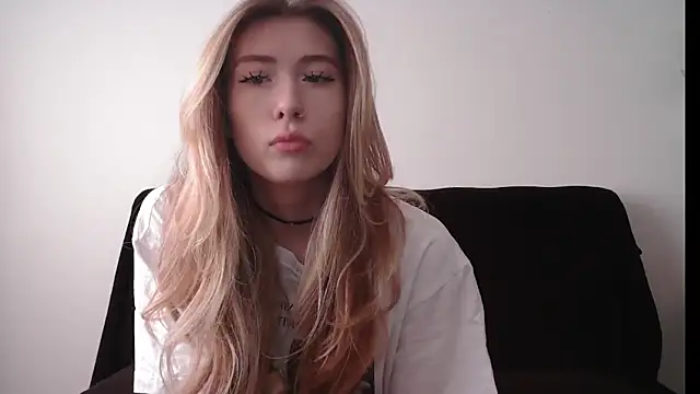 ErikaShyy online show from 09.18.25