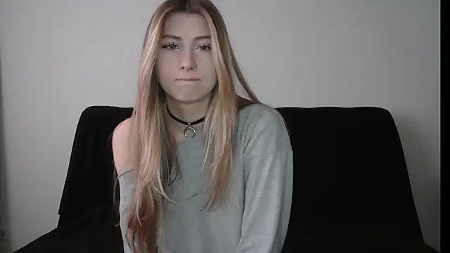 ErikaShyy online show from 11.13.25