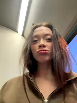 Snapshot of Sophie_Avory chatting on 10.19.25 Sophie Avory online show from 10.19.25