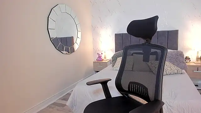 CyntiaAdams online show from 09.13.25