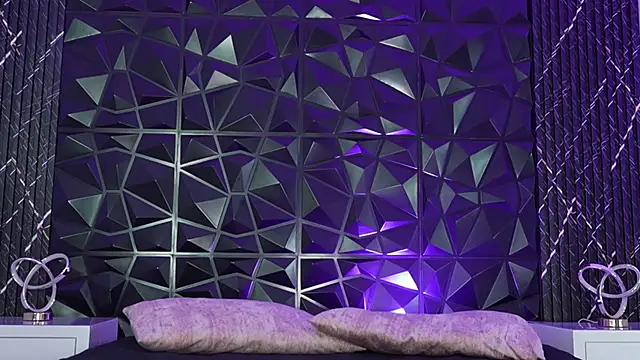 LiaFlowers online show from 12.22.25