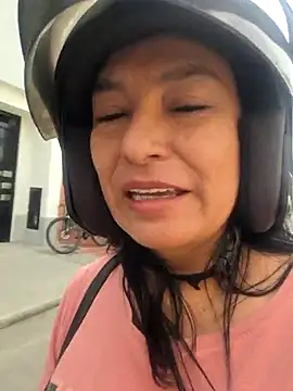 Snapshot of katysquirtdirty chatting on 09.25.25 katysquirtdirty online show from 09.25.25