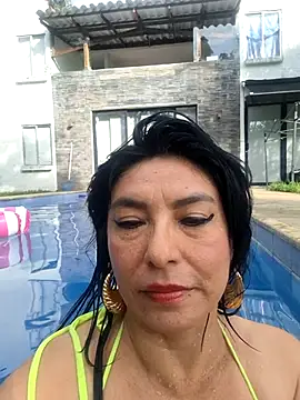 Snapshot of katysquirtdirty chatting on 11.02.25 katysquirtdirty online show from 11.02.25