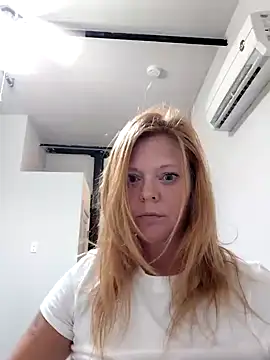 Snapshot of I_am_HER318 chatting on 10.06.25 I am HER318 online show from 10.06.25