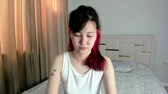 Snapshot of Lola_Peach chatting on 06.01.26 Lola Peach online show from 06.01.26
