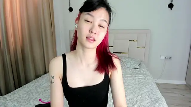 Snapshot of Lola_Peach chatting on 06.02.26 Lola Peach online show from 06.02.26