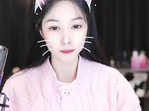 Snapshot of Nuyoah-77 chatting on 12.31.24 Nuyoah-77 online show from 12.31.24