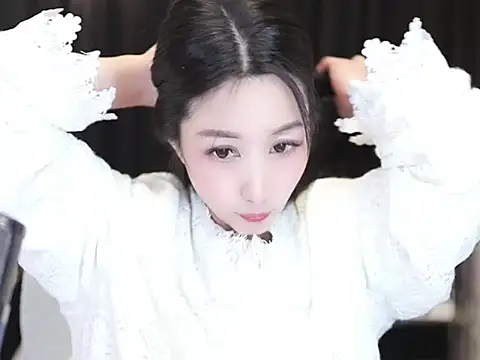 Snapshot of Nuyoah-77 chatting on 02.04.25 Nuyoah-77 online show from 02.04.25