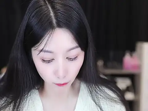 Snapshot of Nuyoah-77 chatting on 10.19.25 Nuyoah-77 online show from 10.19.25