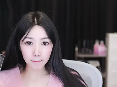 Snapshot of Nuyoah-77 chatting on 11.10.25 Nuyoah-77 online show from 11.10.25