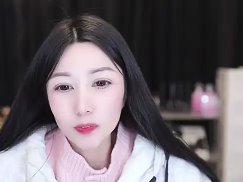 Snapshot of Nuyoah-77 chatting on 11.19.25 Nuyoah-77 online show from 11.19.25