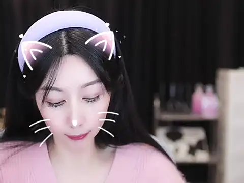 Snapshot of Nuyoah-77 chatting on 11.23.25 Nuyoah-77 online show from 11.23.25