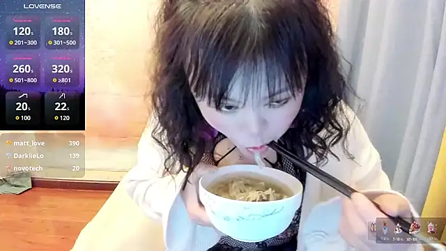 Pennyee online show from 03.05.25