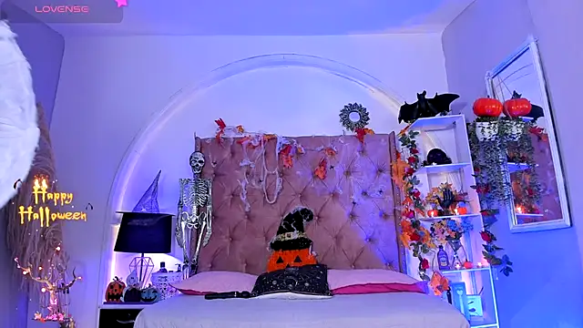 LadyAvalon online show from 10.31.25