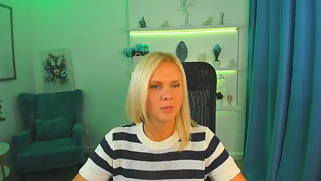 Snapshot of AgathaKlouin chatting on 09.13.25 AgathaKlouin online show from 09.13.25