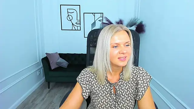 Snapshot of AgathaKlouin chatting on 11.09.25 AgathaKlouin online show from 11.09.25