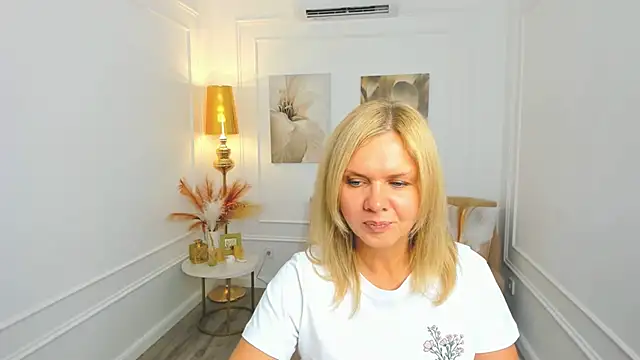 AgathaKlouin online show from 05.21.26