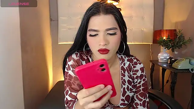 Snapshot of Greys_ath chatting on 10.25.25 Greys ath online show from 10.25.25