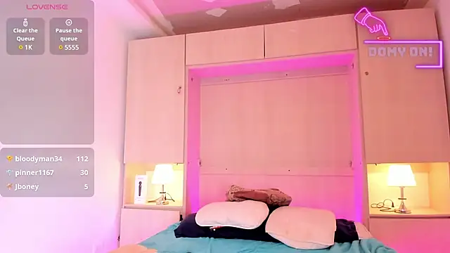 EmilyyStuart online show from 02.14.25