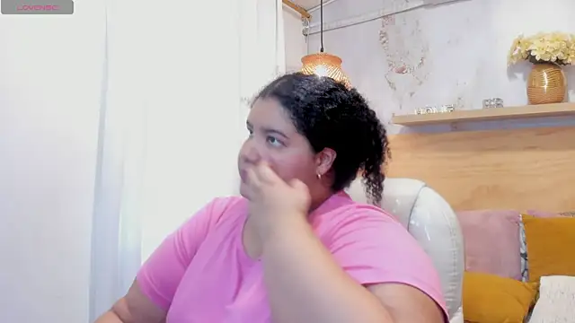 Snapshot of Miley_Collins chatting on 10.30.25 Miley Collins online show from 10.30.25