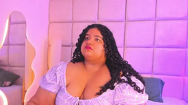 Snapshot of Miley_Collins chatting on 11.11.25 Miley Collins online show from 11.11.25