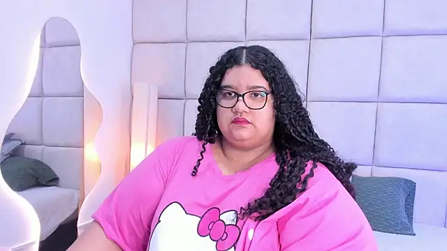 Snapshot of Miley_Collins chatting on 11.12.25 Miley Collins online show from 11.12.25