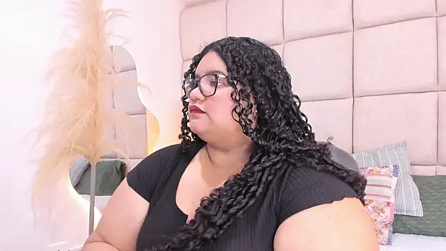 Snapshot of Miley_Collins chatting on 11.19.25 Miley Collins online show from 11.19.25