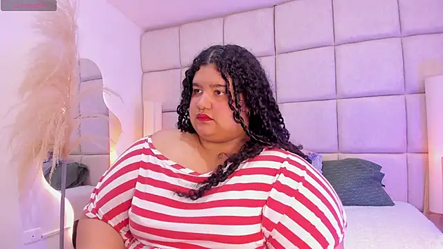 Snapshot of Miley_Collins chatting on 11.21.25 Miley Collins online show from 11.21.25