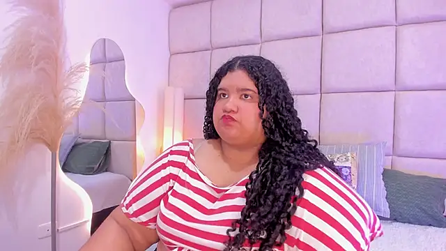 Snapshot of Miley_Collins chatting on 11.27.25 Miley Collins online show from 11.27.25