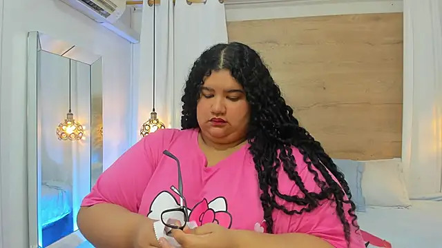 Snapshot of Miley_Collins chatting on 11.28.25 Miley Collins online show from 11.28.25