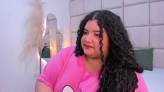 Snapshot of Miley_Collins chatting on 12.05.25 Miley Collins online show from 12.05.25