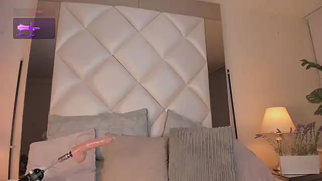 KimRoussee online show from 09.18.25