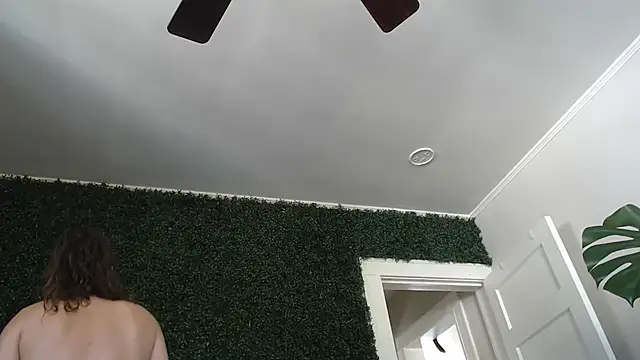 Snapshot of MistressKatie13xxx chatting on 12.31.24 MistressKatie13xxx online show from 12.31.24