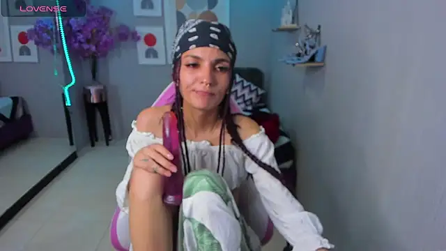 Snapshot of Dafne_huges chatting on 12.14.24 Dafne huges online show from 12.14.24