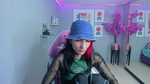 Snapshot of Dafne_huges chatting on 01.10.25 Dafne huges online show from 01.10.25