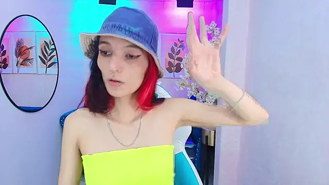 Snapshot of Dafne_huges chatting on 09.15.25 Dafne huges online show from 09.15.25