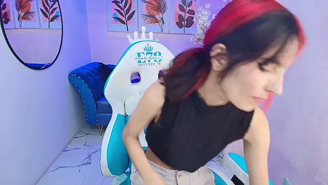 Snapshot of Dafne_huges chatting on 09.26.25 Dafne huges online show from 09.26.25