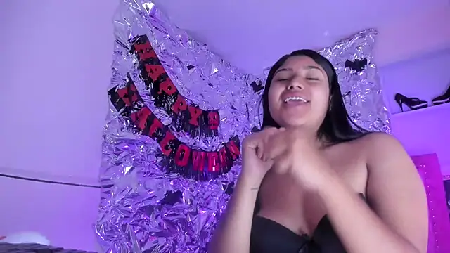 SarahStones online show from 11.12.25