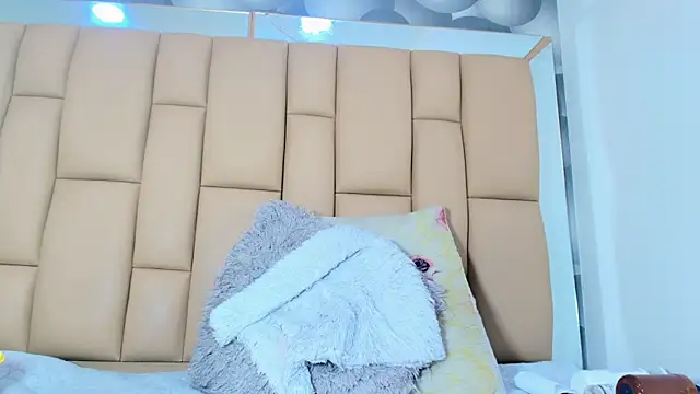 Snapshot of mss_samy chatting on 12.16.25 mss samy online show from 12.16.25