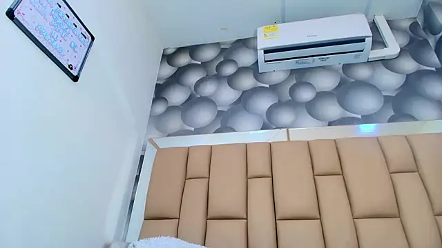 Snapshot of mss_samy chatting on 12.23.25 mss samy online show from 12.23.25