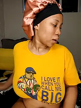 DrippinCaramelCutie online show from 11.27.25