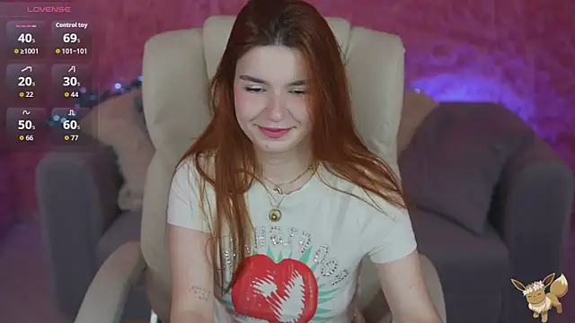 Snapshot of RedShinee chatting on 12.17.25 RedShinee online show from 12.17.25