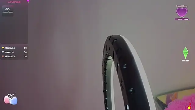 Snapshot of littlevixen18 chatting on 12.17.24 littlevixen18 online show from 12.17.24