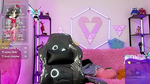 Snapshot of littlevixen18 chatting on 03.19.25 littlevixen18 online show from 03.19.25