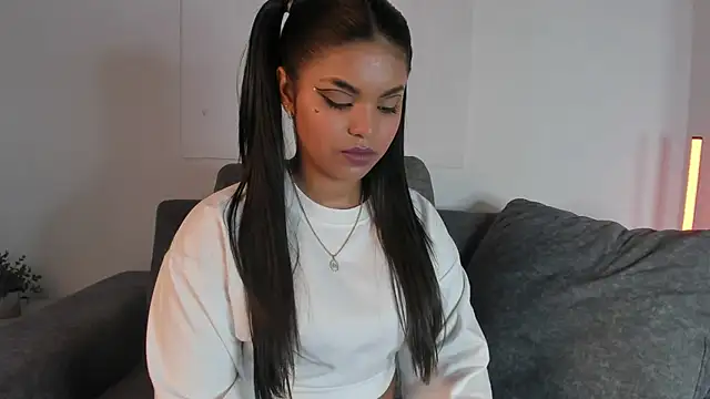 zoe roux21 online show from 02.22.25