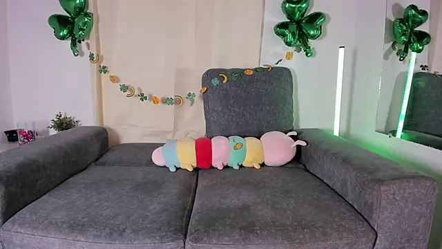 zoe roux21 online show from 03.18.25