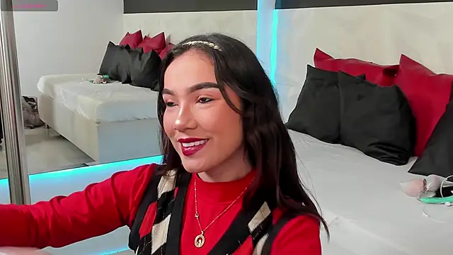 Snapshot of scarlet_castro chatting on 01.27.25 scarlet castro online show from 01.27.25