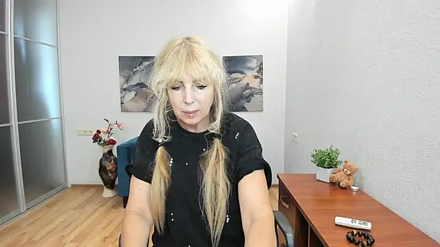 Snapshot of Anna_Diax chatting on 07.24.26 Anna Diax online show from 07.24.26