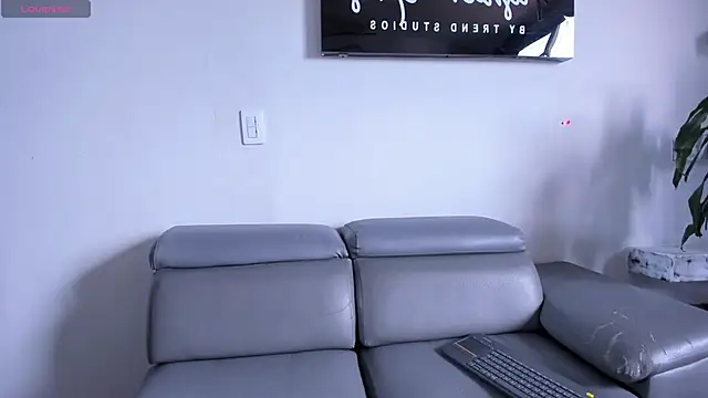 RoxyRoss  online show from 03.22.25